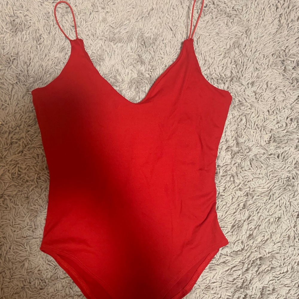 Red gaze v neck bodysuit